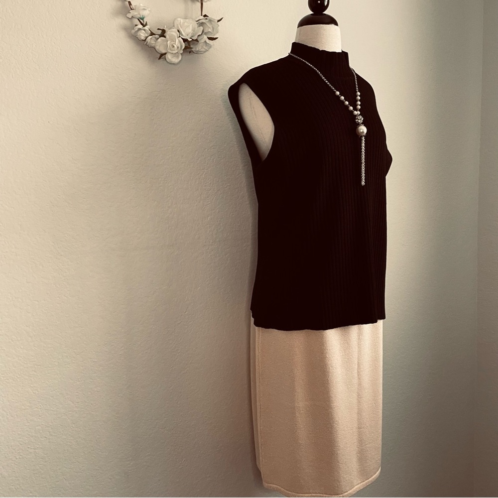 St. John Collection Basics by Marie Gray Mock Neck Knit Sleeveless Blouse - Picture 5 of 11